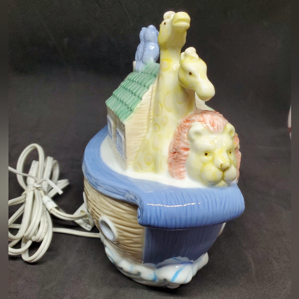 Cosmos Gifts Noah's Ark Night Light - Picture 3 of 16